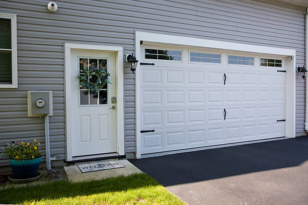 24/7 Emergency Garage Door Panel Replacement experts in Graham County County, KS